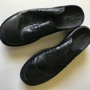 Leather clogs
